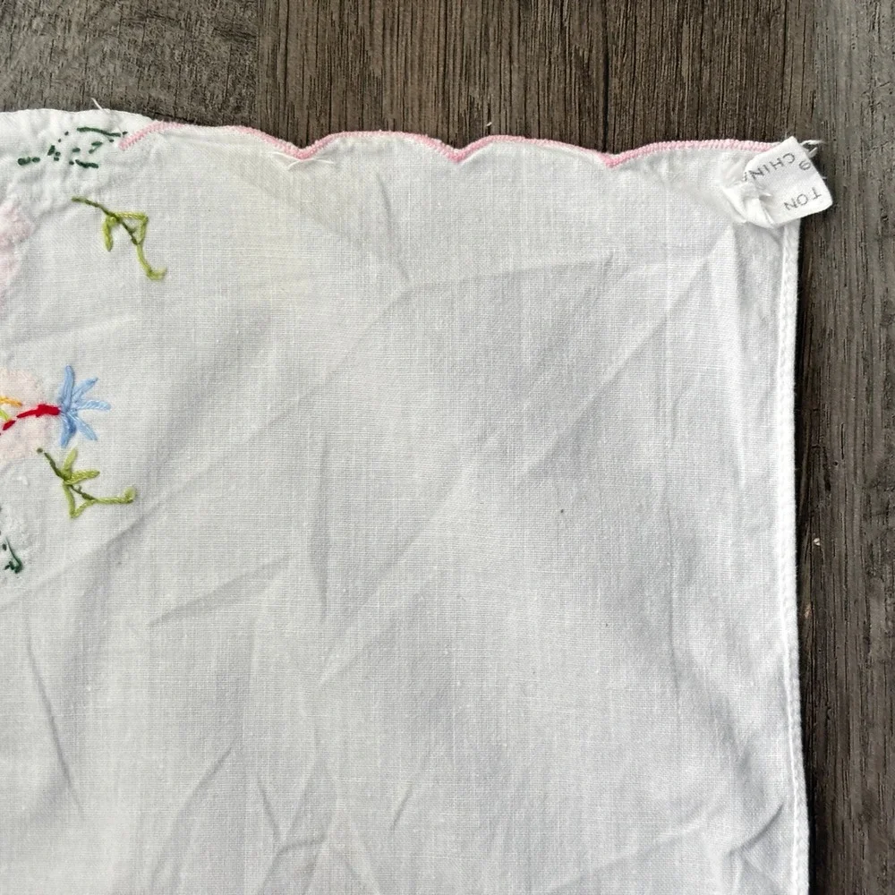 Vintage Hand Embroidered Floral Cotton Tea Towels‎ Set of 3 Scalloped Edge White
